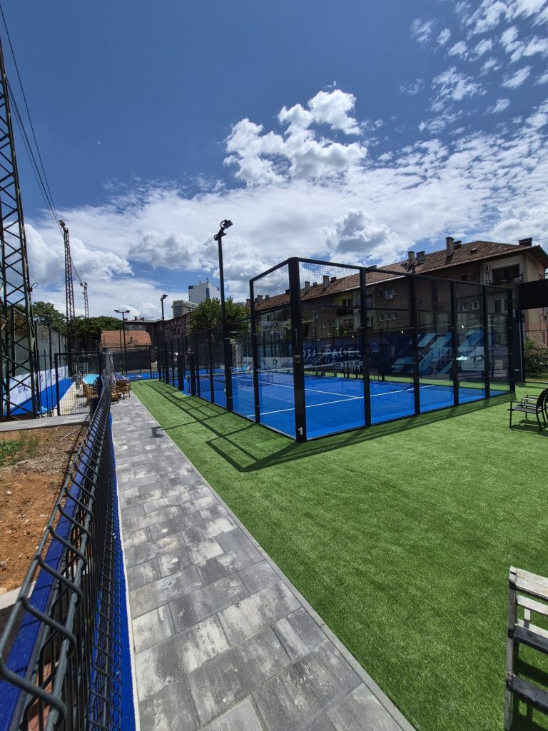 Total Padel Arena Sportz u Tuzli – pogled na ulaz i moderne padel terene